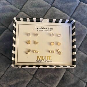 Sensitive Ears Gold Earring Set